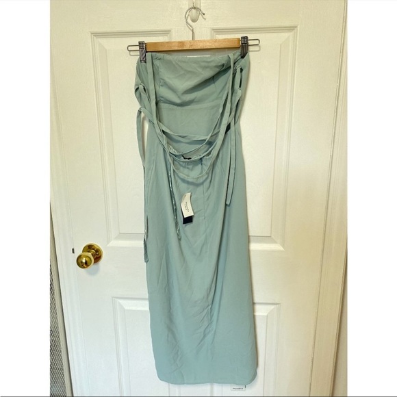 Abercombie and Fitch ruched lace-up back midi dress - Picture 2 of 5